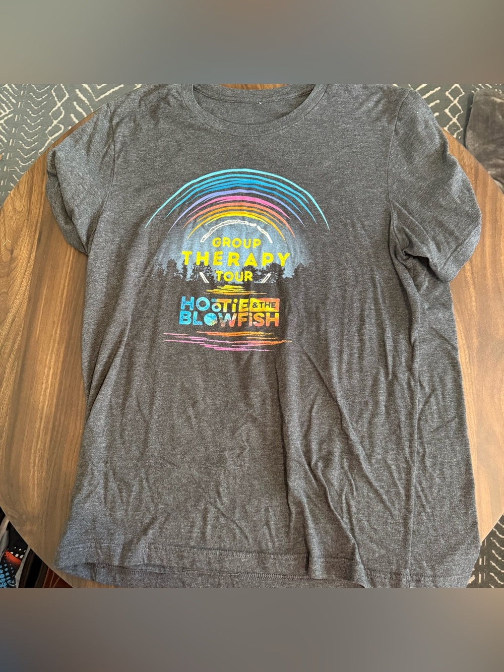 Men’s hootie and the blowfish shirt